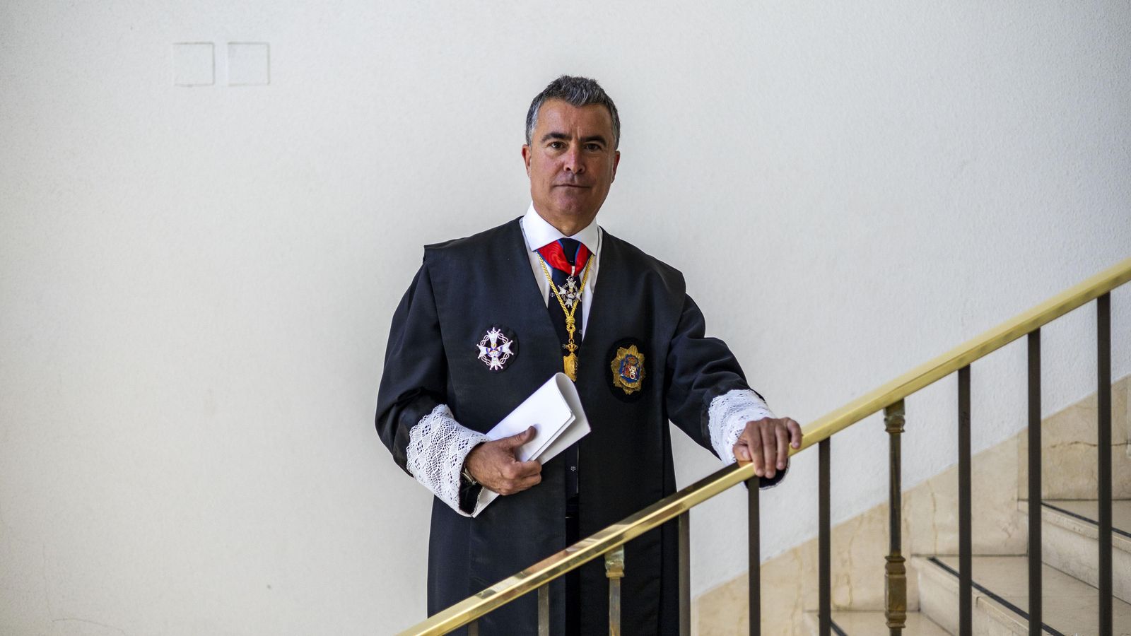 El fiscal jefe en las escaleras del Palacio de Justicia.