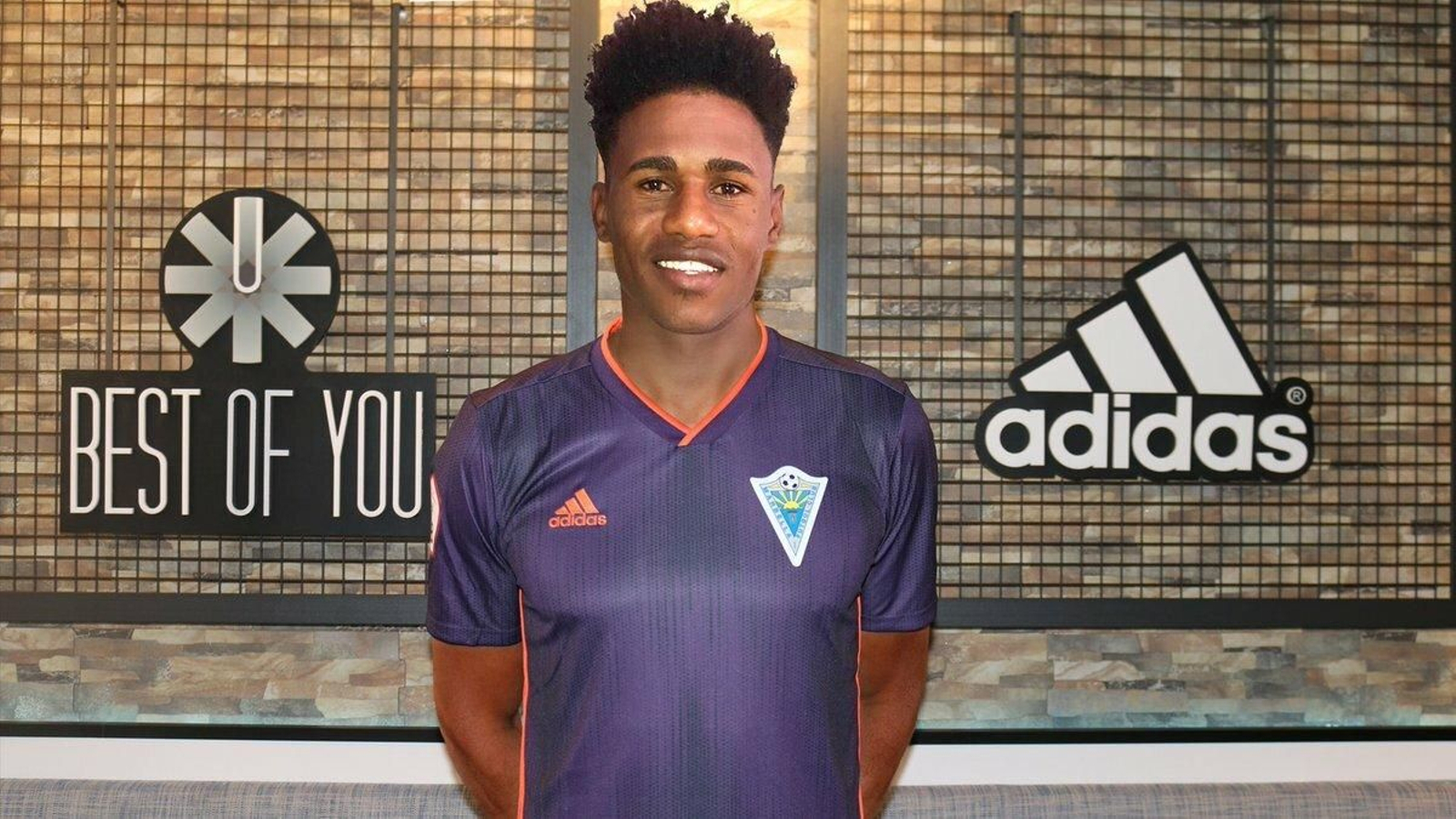 Mustafá, último jugador renovado.