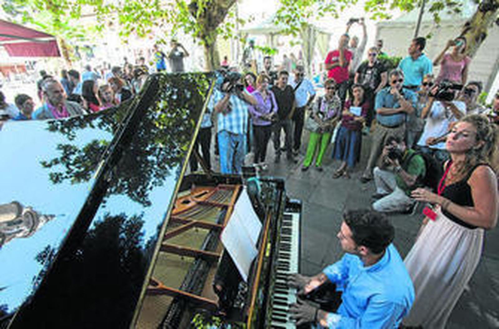 Una de las improvisaciones que los músicos 'amateurs' realizaron en la Plaza de la Encarnación.