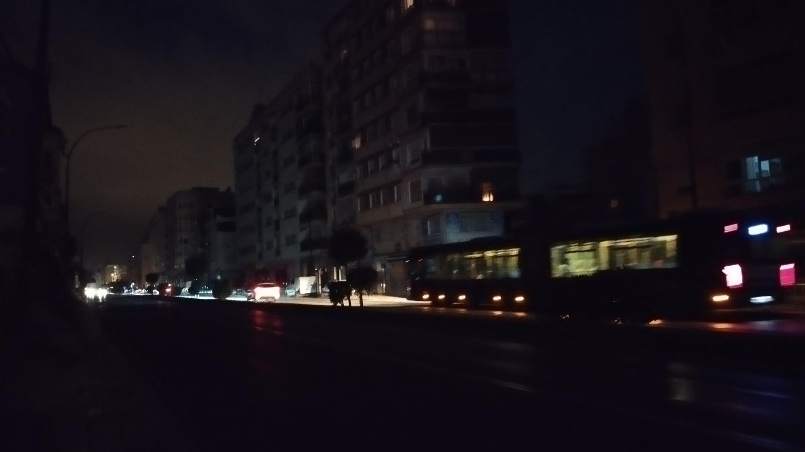 La Carretera de Cádiz, el lunes sobre las 22.00 a oscuras.