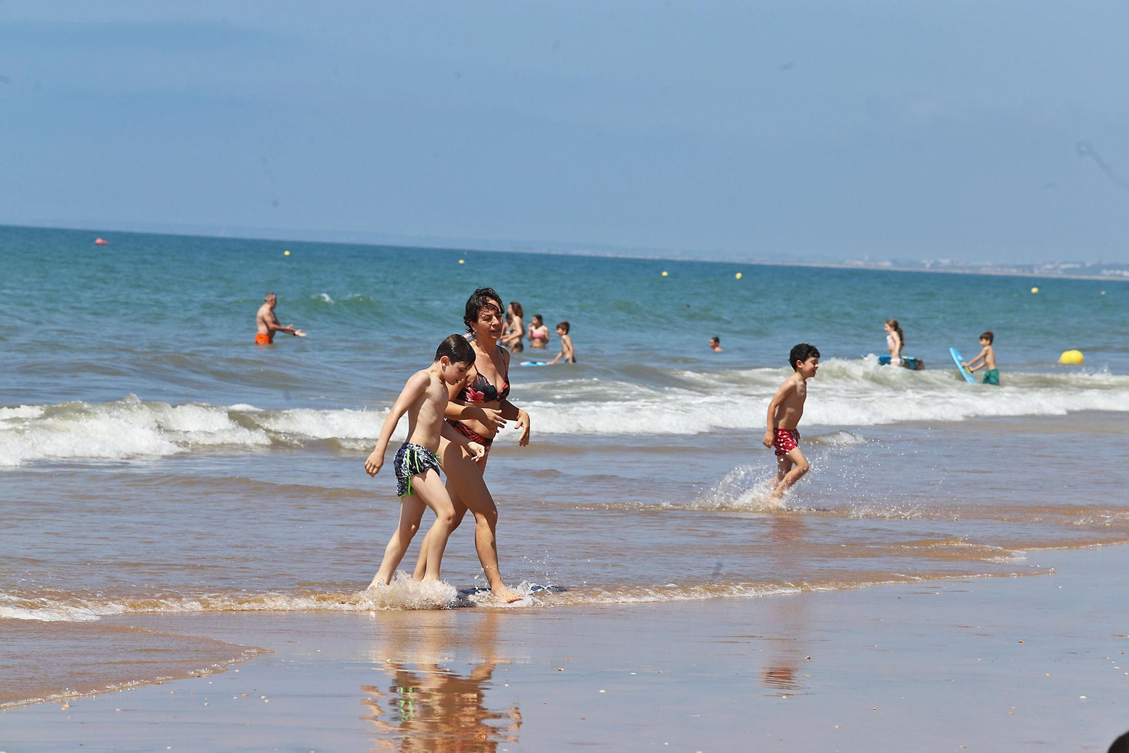 Las playas de Huelva se llenan en el 1 de mayo