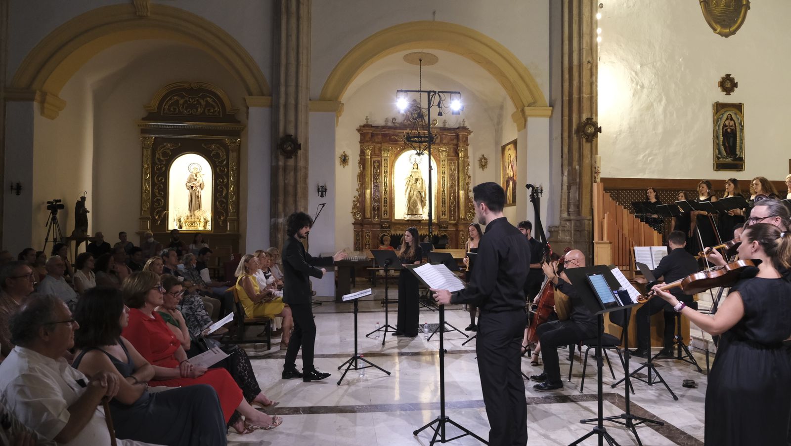 Imágenes de la actuación de Íliber Ensemble y el Coro Tomás Luis de Victoria en el XXI Festival de Música Renacentista y Barroca de Vélez Blanco