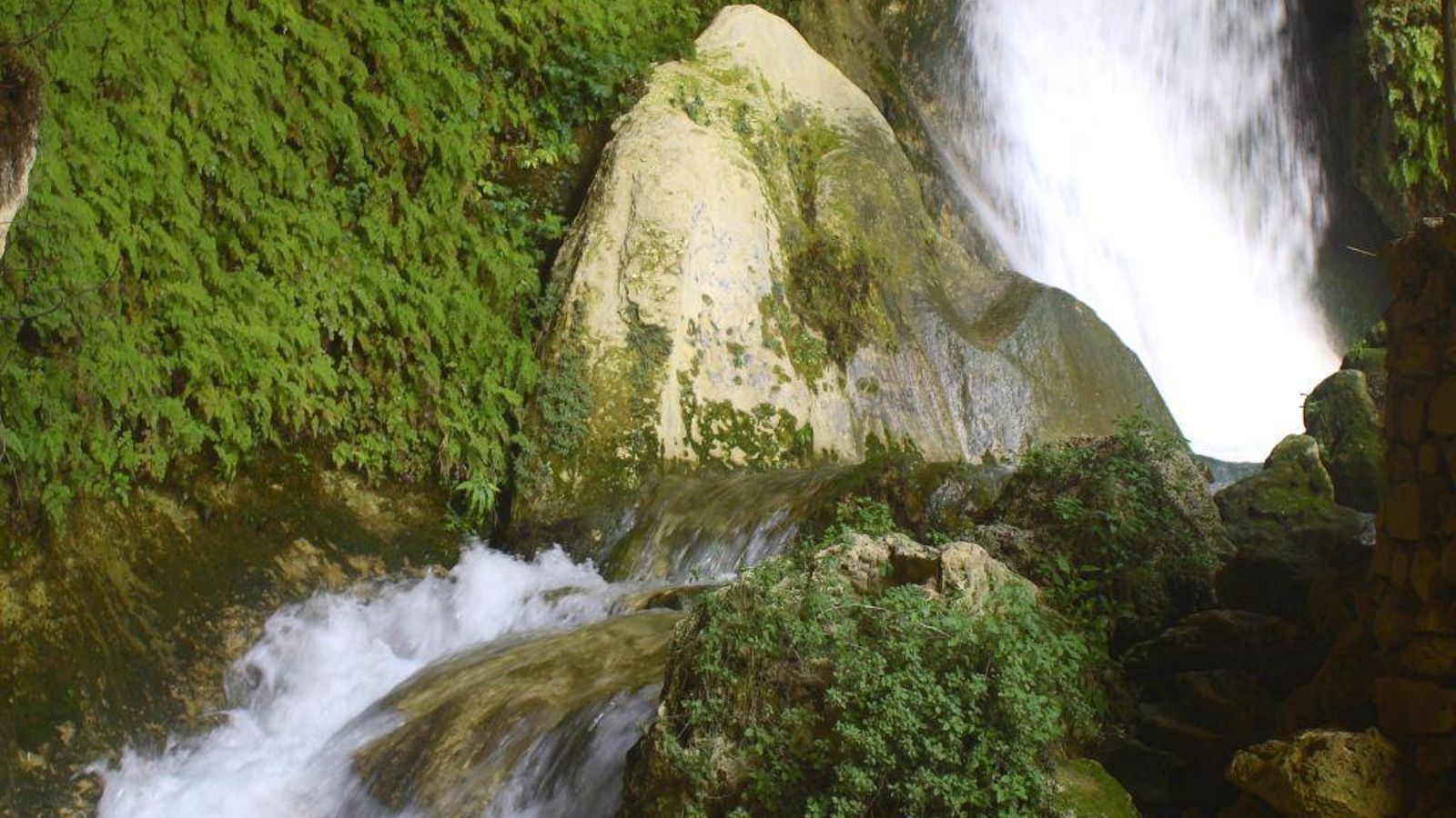 La impresionante Cueva del Agua de Tíscar, en Quesada.