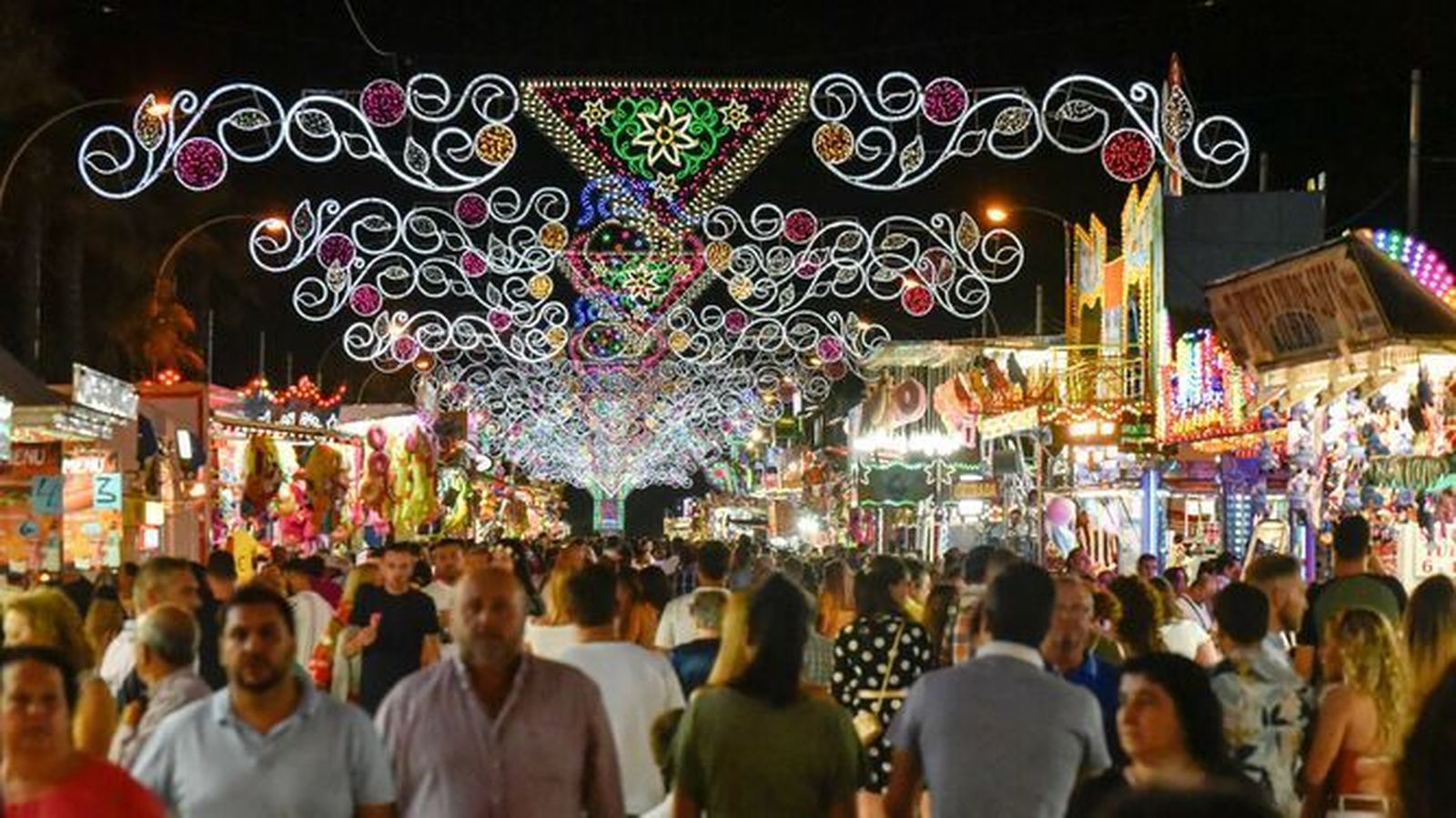 El real de la Feria linense, atestado de personas