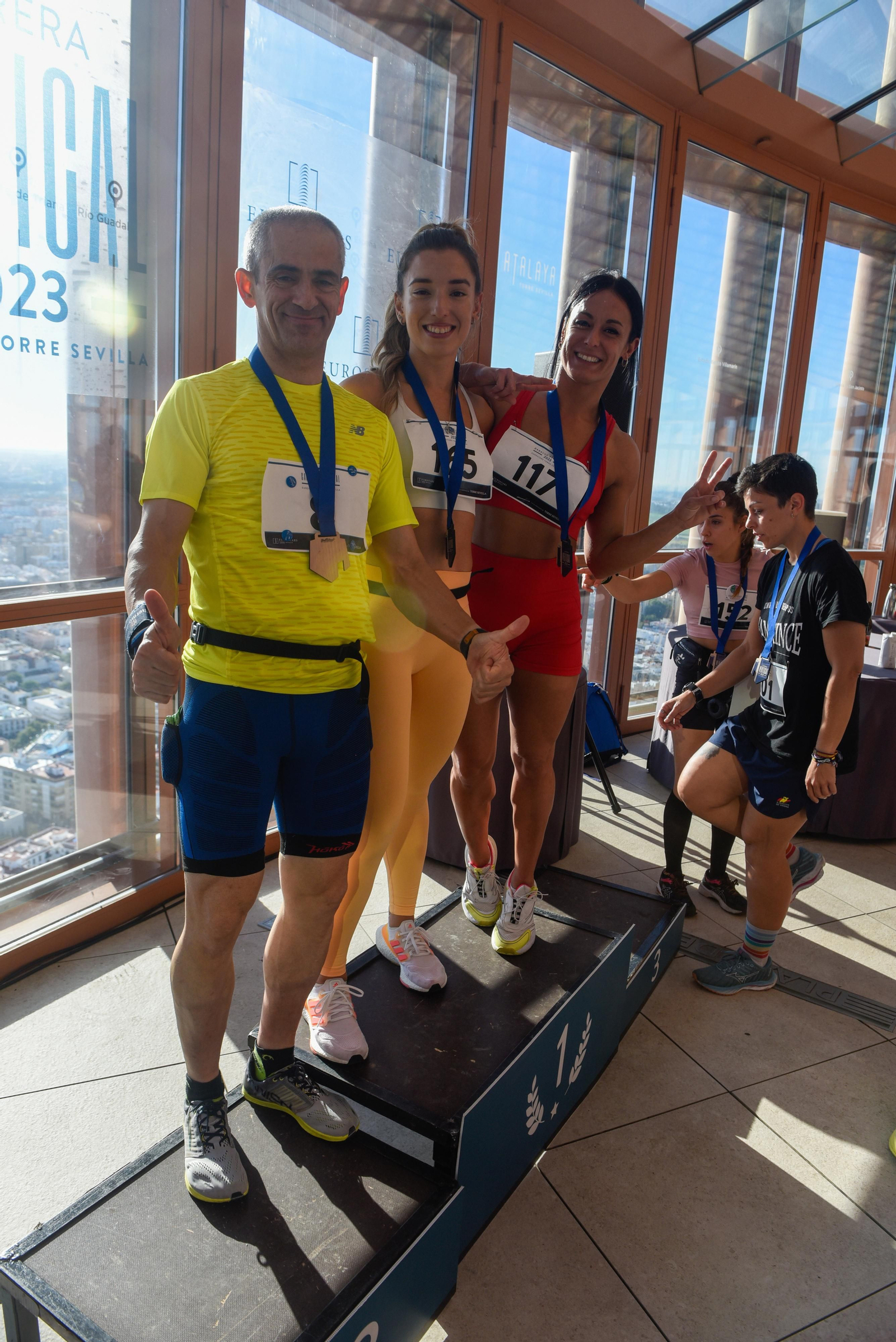Imágenes de la I Carrera Vertical Eurostars Torre Sevilla