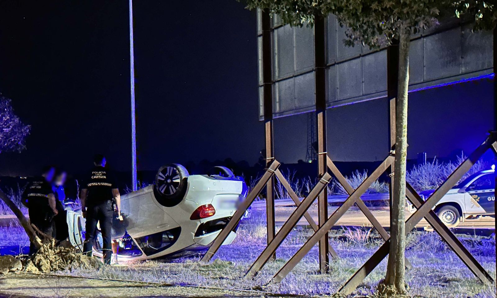Increíble accidente en Cartaya: un coche queda bocabajo  y su conductor no sufre un rasguño