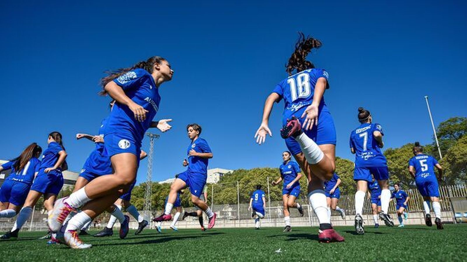 Entrada a un partido de fútbol local