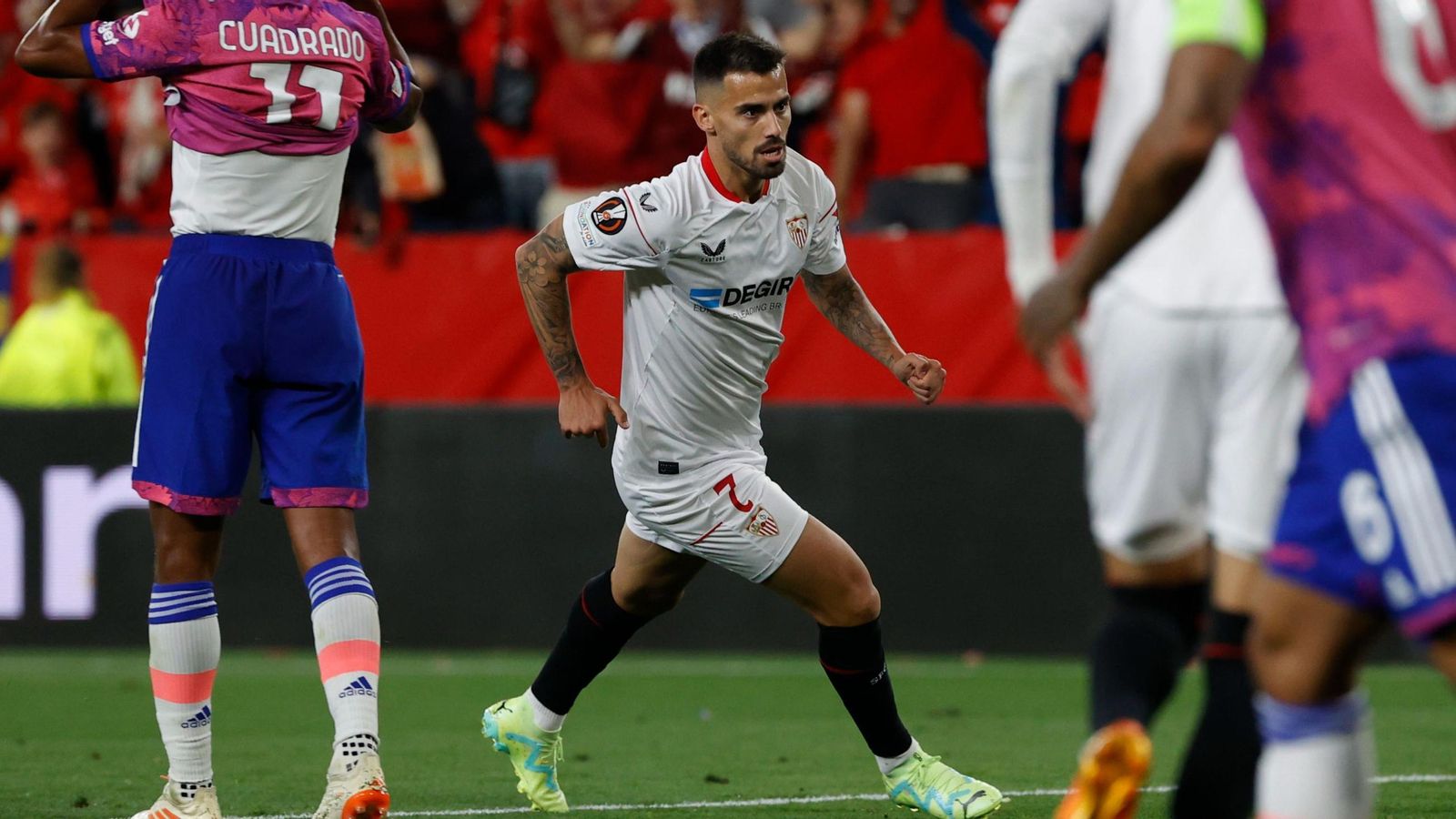 Suso Fernández corre hacia el balón después de empatar las semifinales ante la Juventus de Turín.