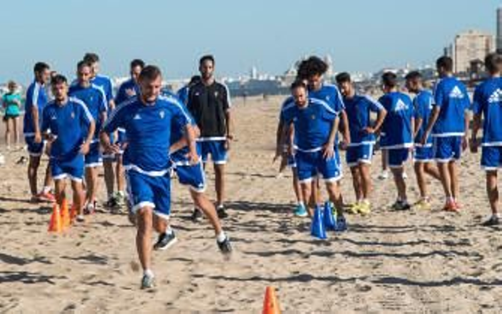 El Cádiz cambia El Rosal por la Victoria