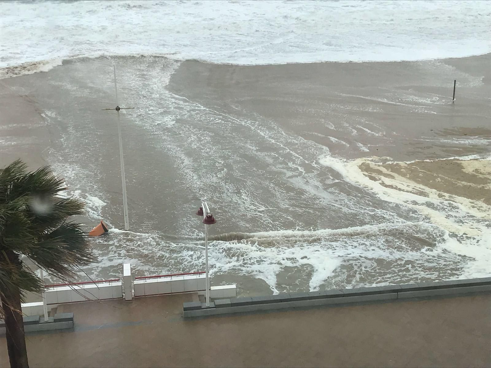 El temporal se deja notar en la costa gaditana.