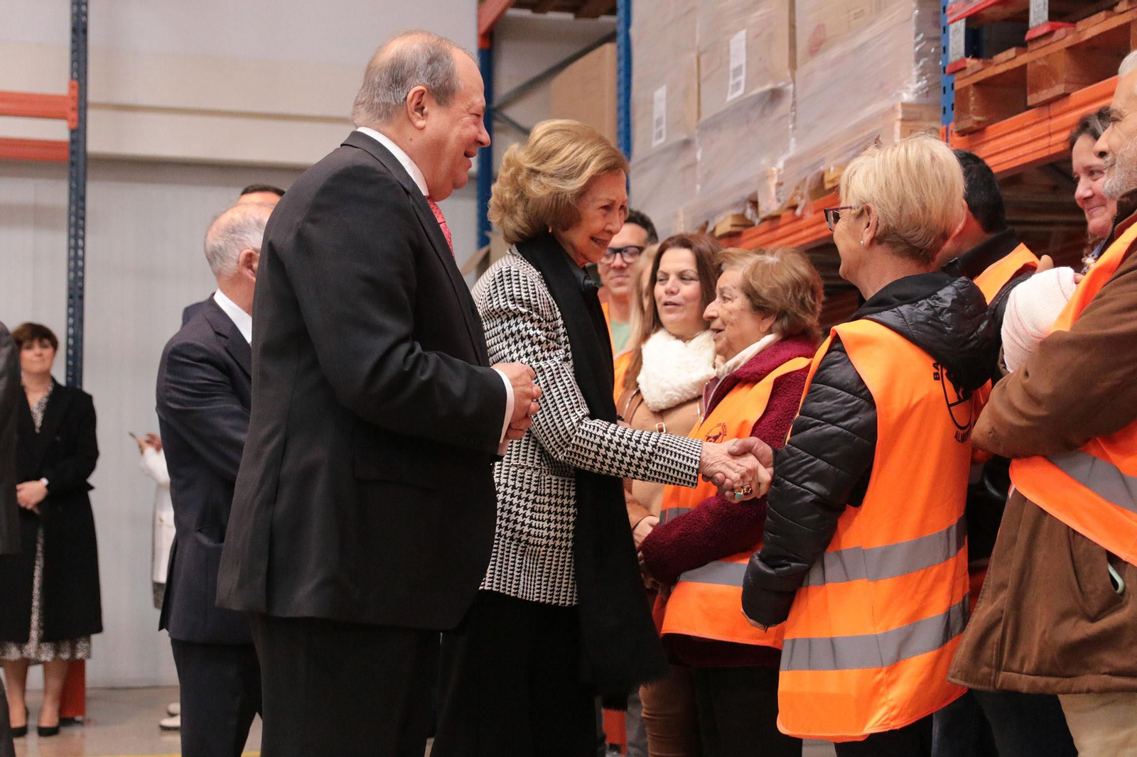 La Reina Sofía visita el Banco de Alimentos de Almería