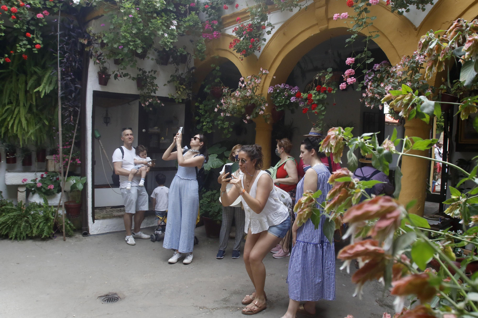 Un sábado de bulla en los Patios de Córdoba, en fotografías