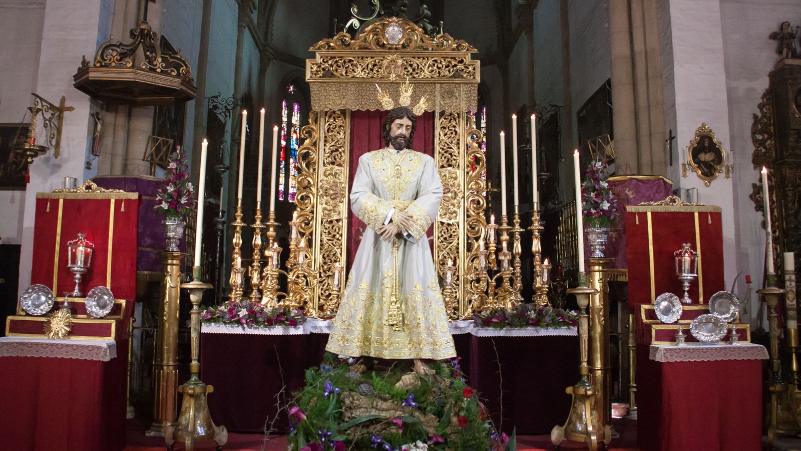 Nuestro Padre Jesús de la Paz expuesto en veneración