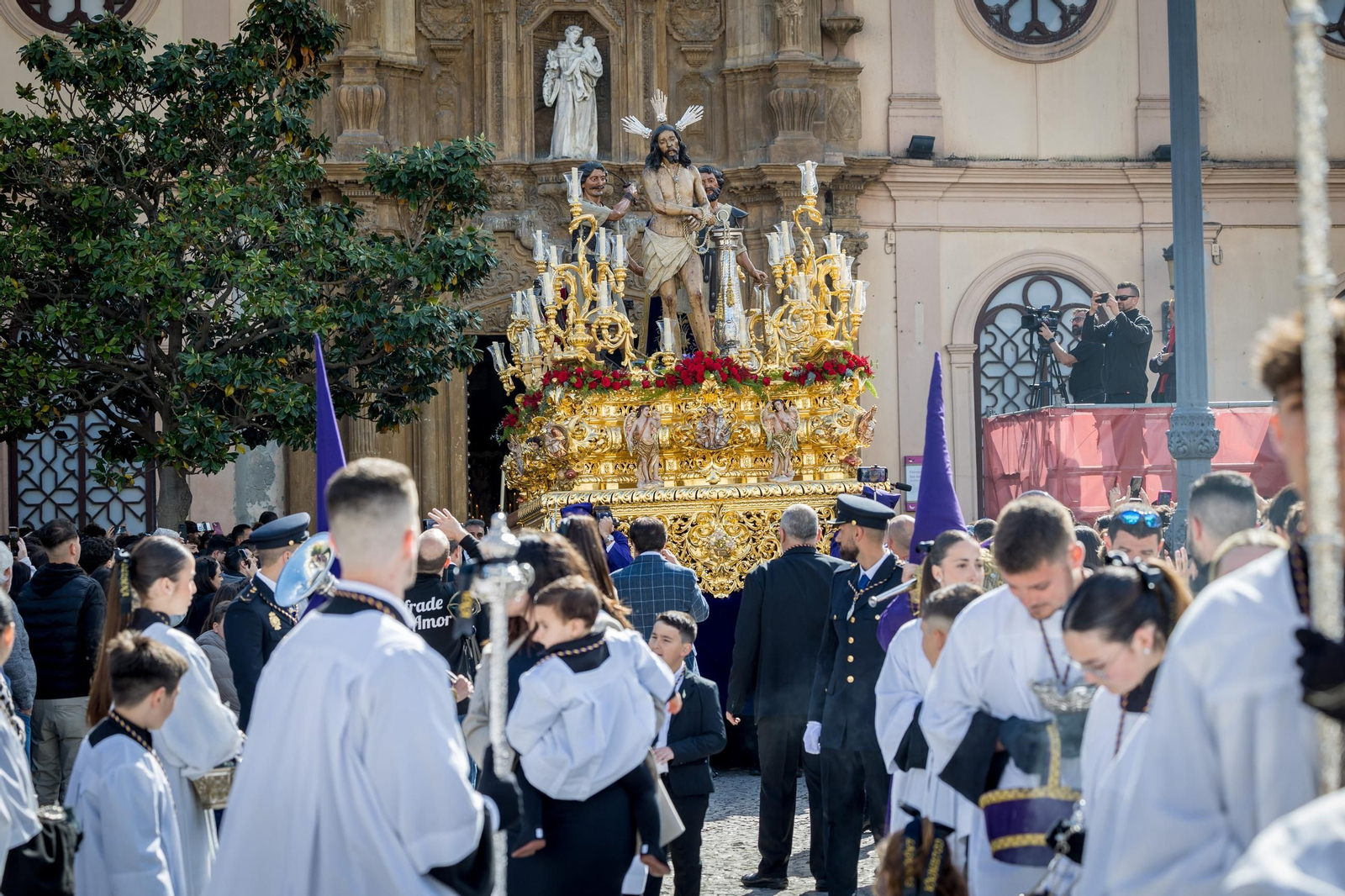Imágenes de la salida de Columna en la Semana Santa de Cádiz 2025
