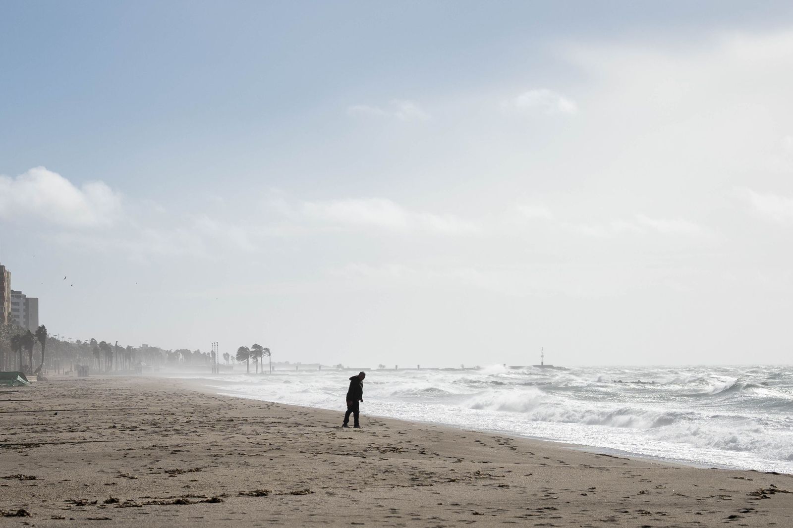La Borrasca Leonardo se ensaña con Almería, en imágenes