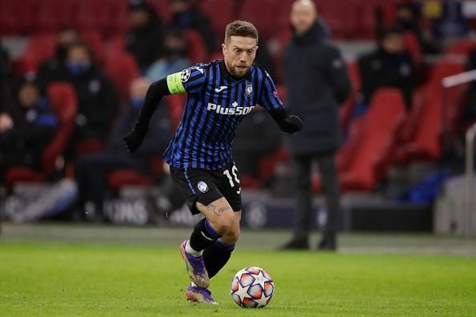 Papu Gómez, con el brazalete de capitán del Atalanta.