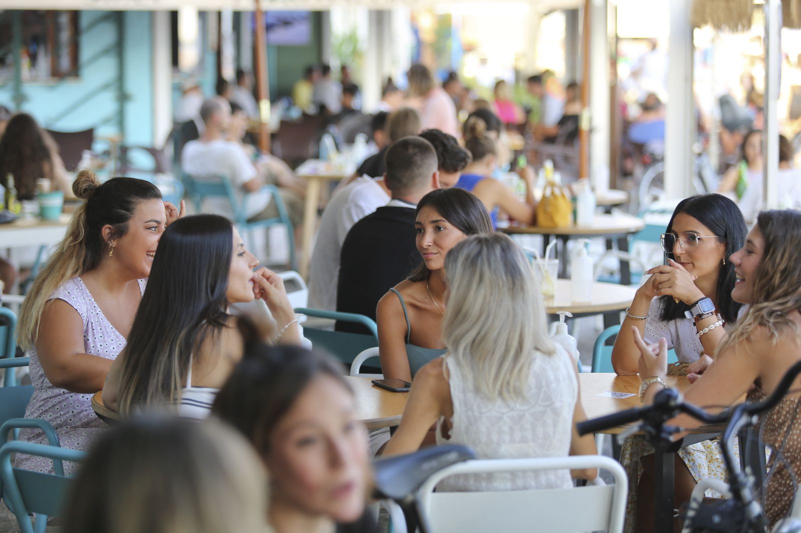 Así se está viviendo el verano del coronavirus en Pedregalejo. Fotos al atardecer