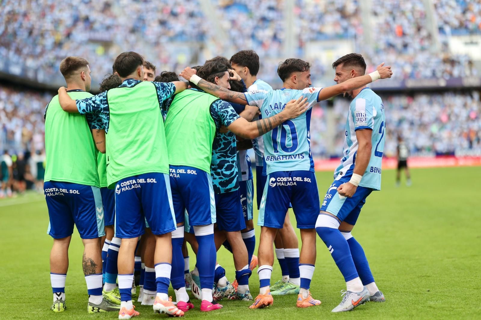 Celebración de un gol en el Málaga - Andorra