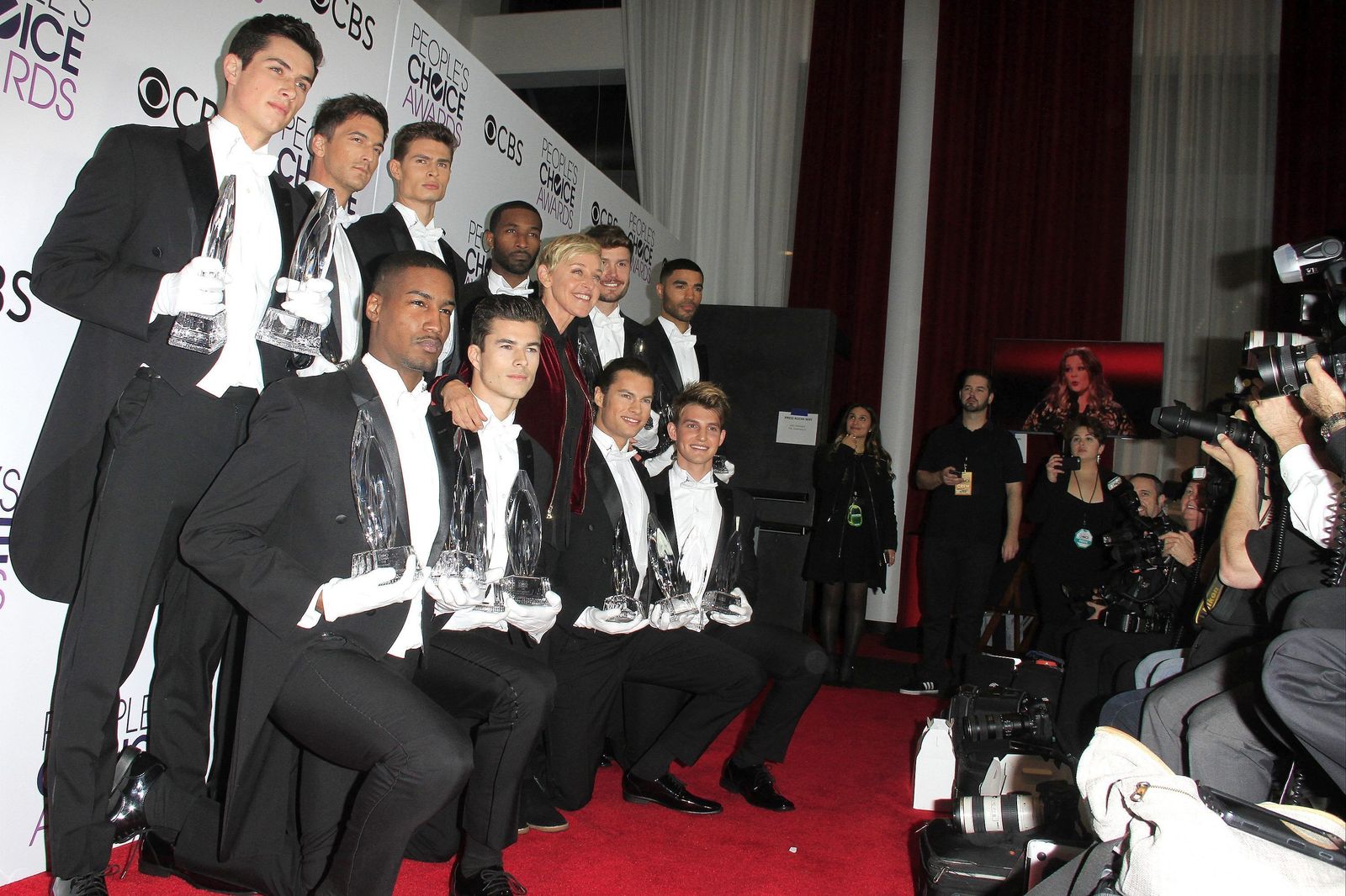 Ellen De Generes con sus galardones obtenidos en los People's Choice.