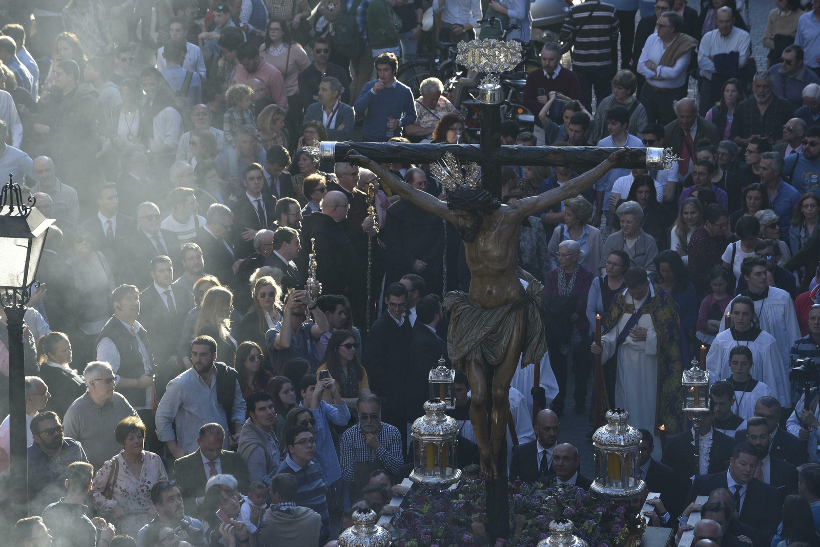 El Vía Crucis de las Cofradías 2019, en imágenes