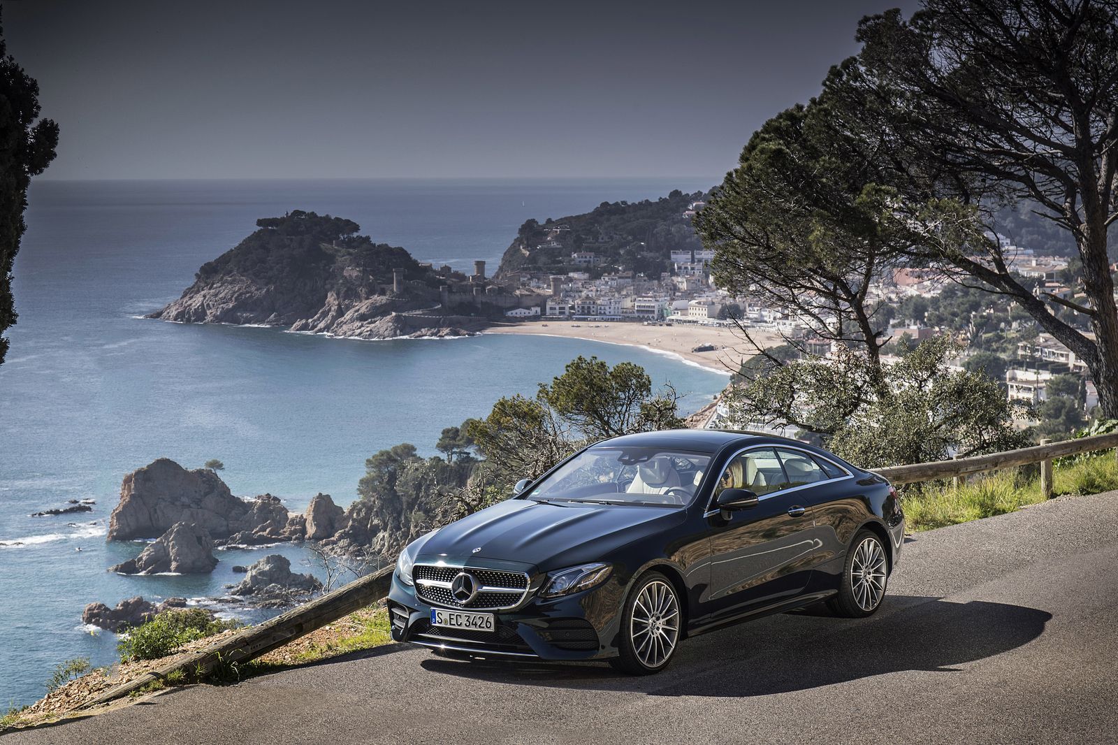 La línea de techo de este Coupé es muy tendida.