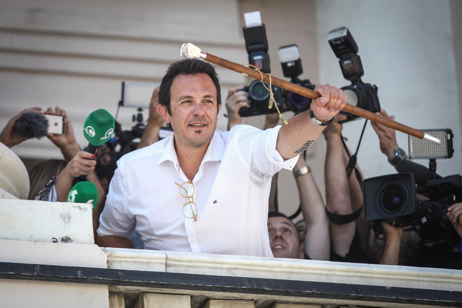 Imágenes de la investidura de José María González Kichi