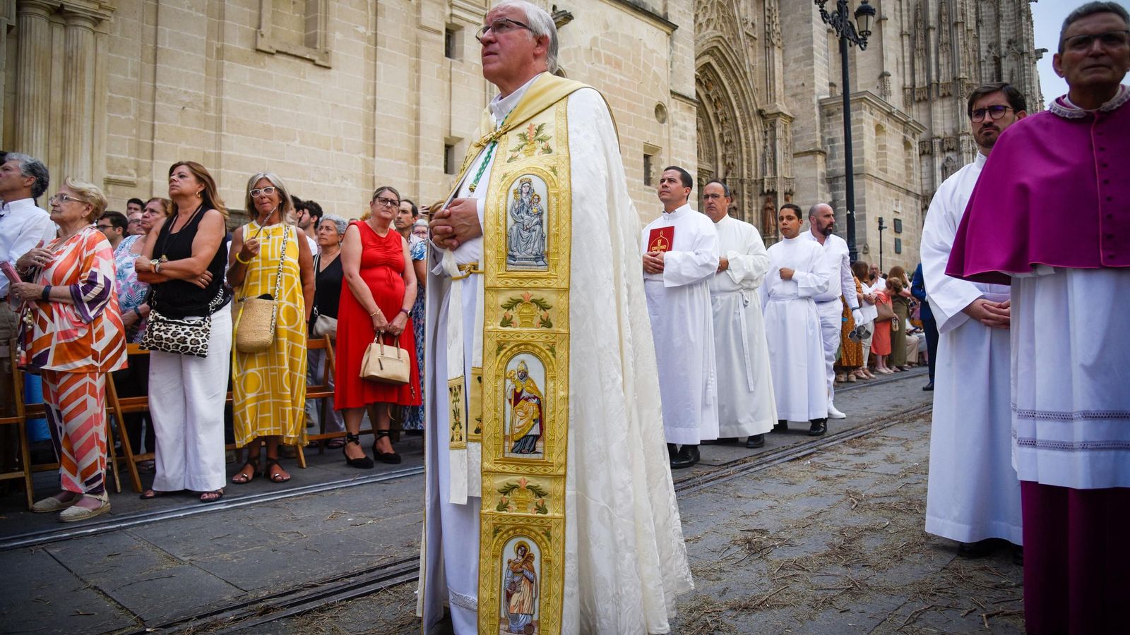 José Ángel Saiz Meneses en la Avenida de la Constitución.