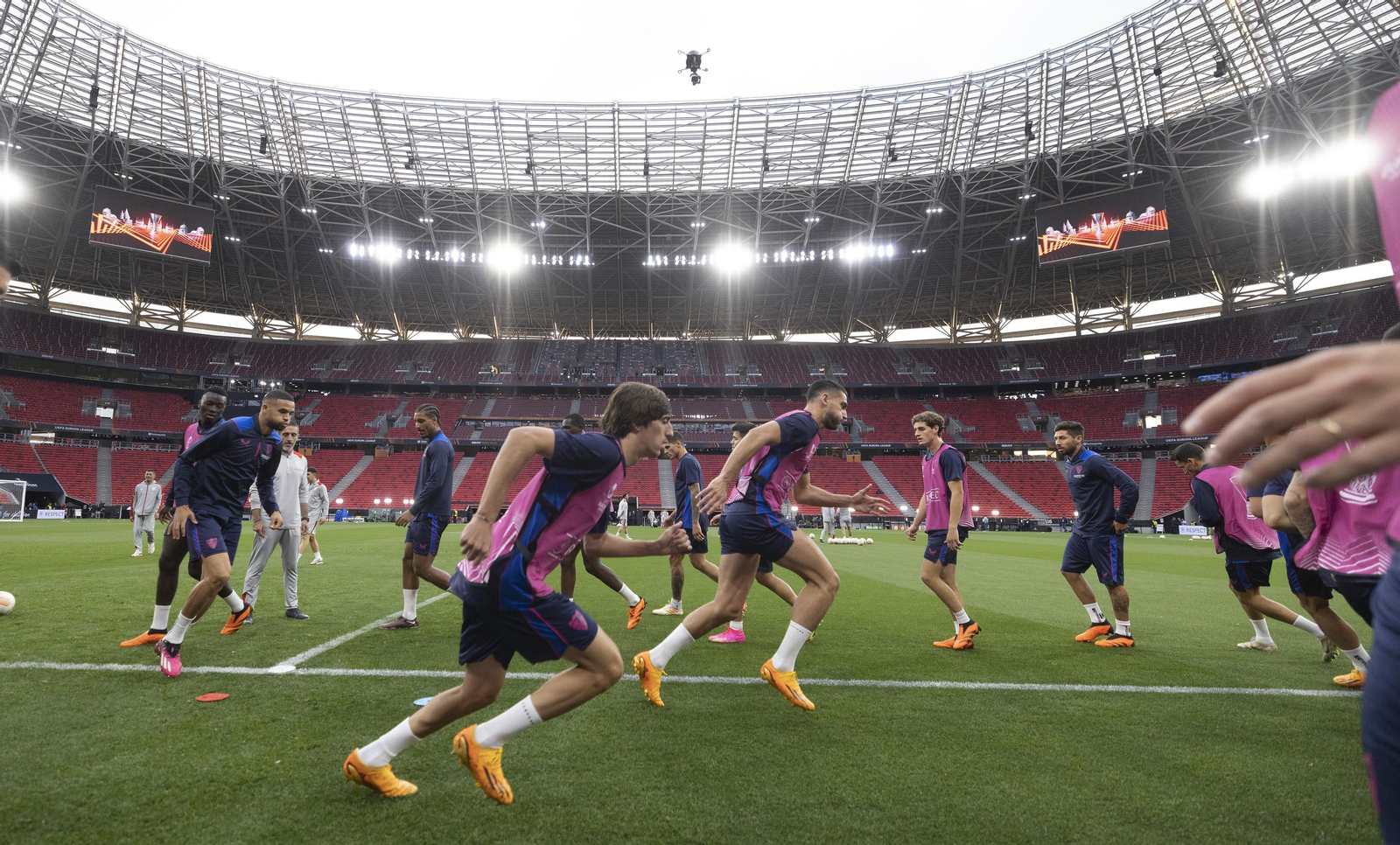 Las imágenes del entrenamiento del Sevilla FC en Budapest