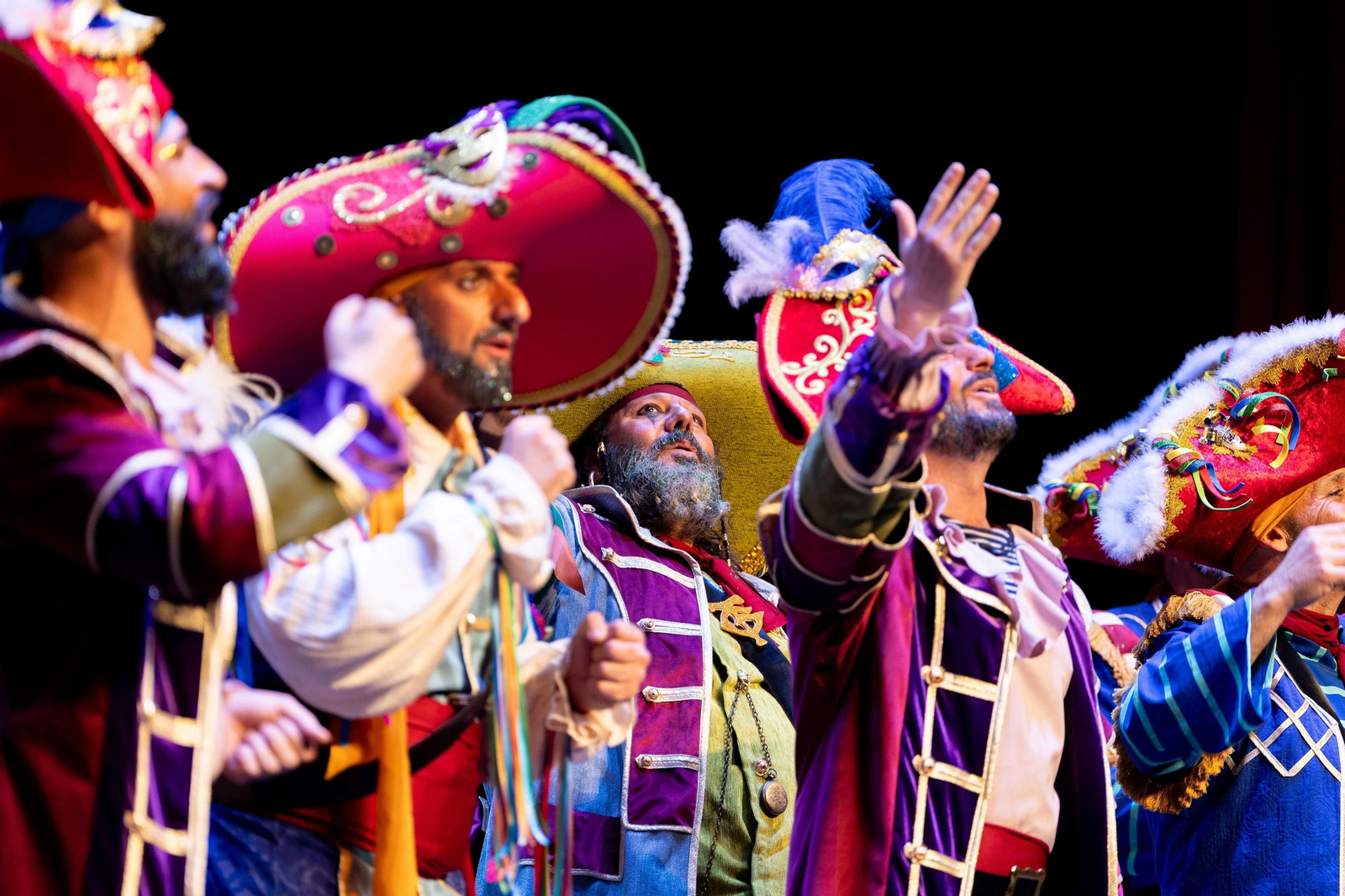 Imágenes de la actuación de la comparsa de Huelva "La Colombina" en el Carnaval Colombino