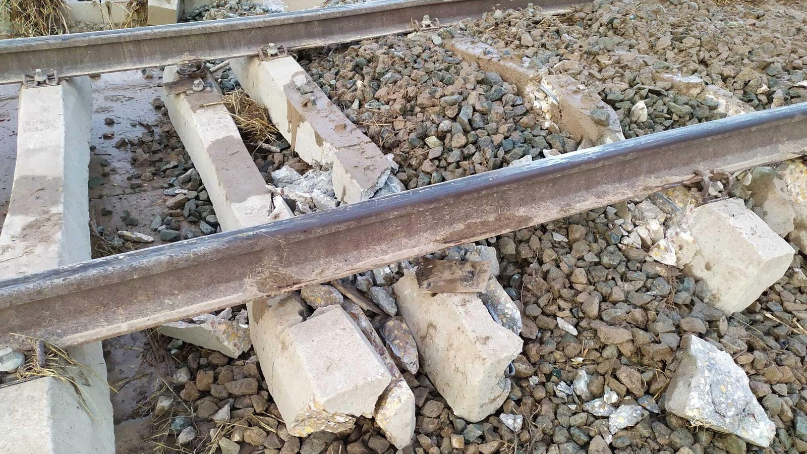 Daños en las vías.