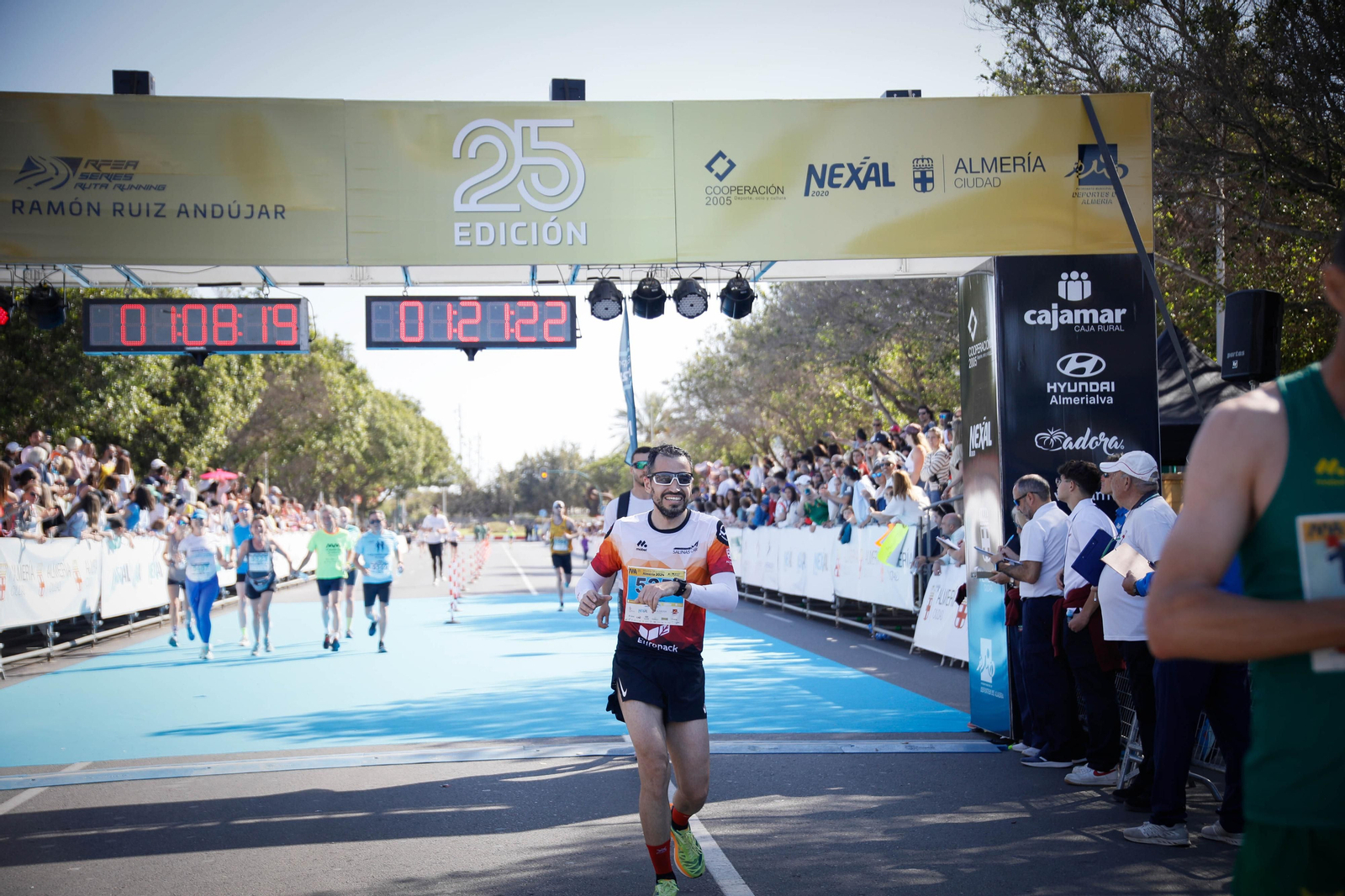 Imágenes de la llegada de la Media maratón Ciudad de Almería