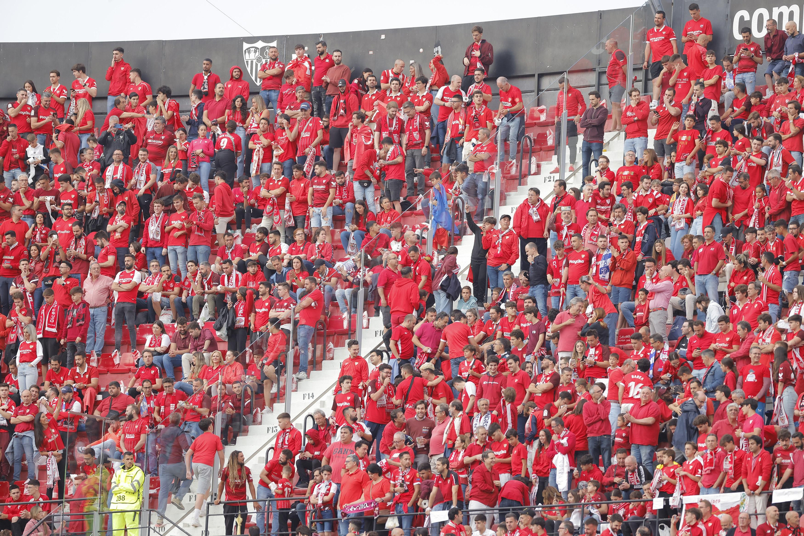 Búscate en las fotos del Sevilla-Juventus