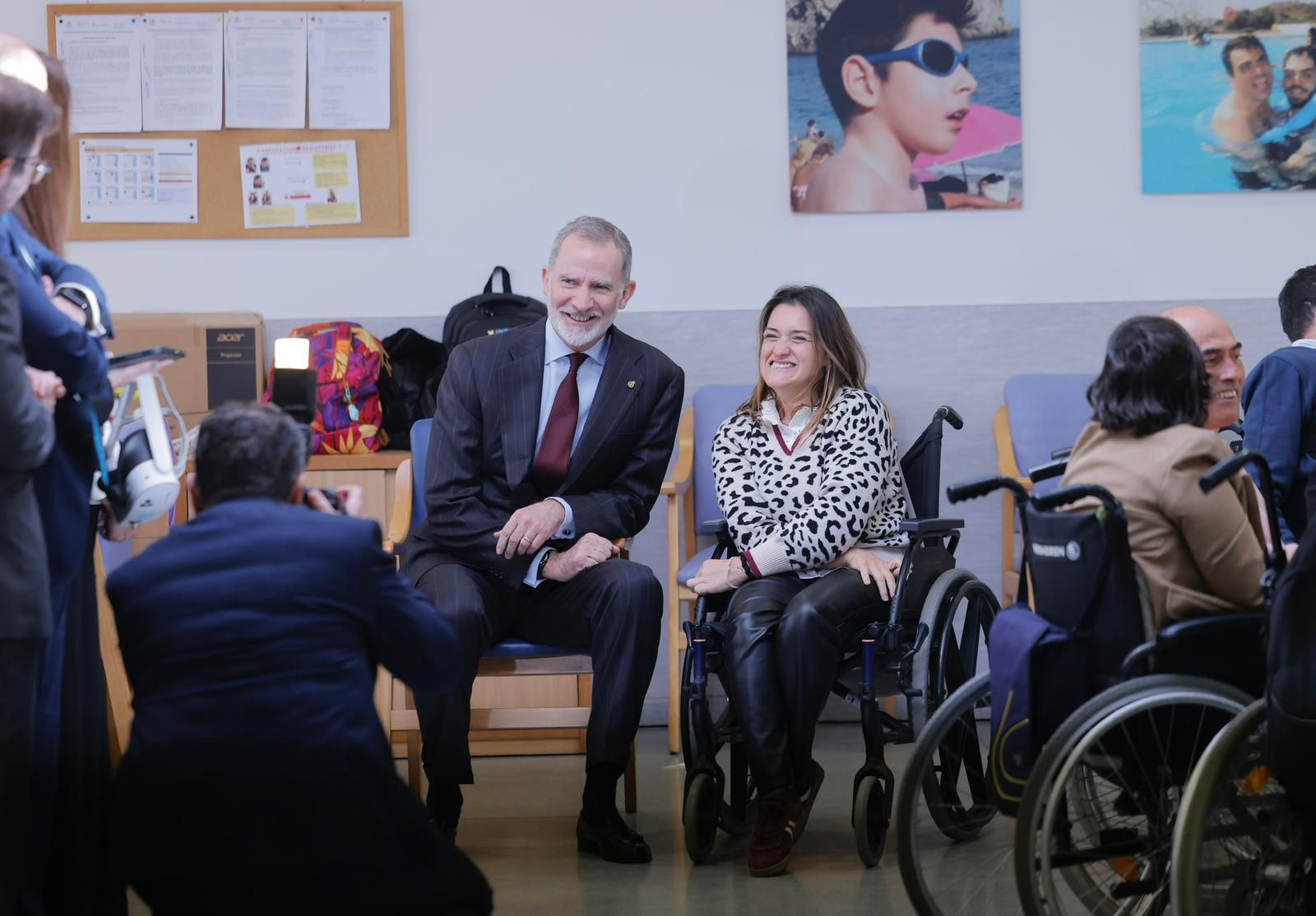La visita de Felipe VI al centro ASPACE Sevilla, en imágenes