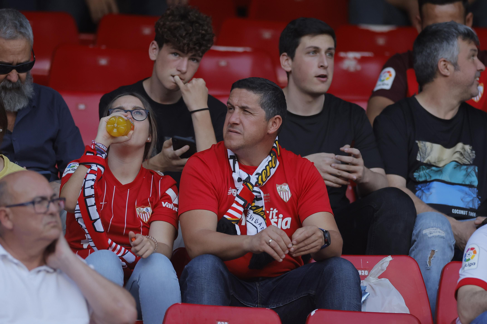 Búscate en las fotos del Sevilla-Girona