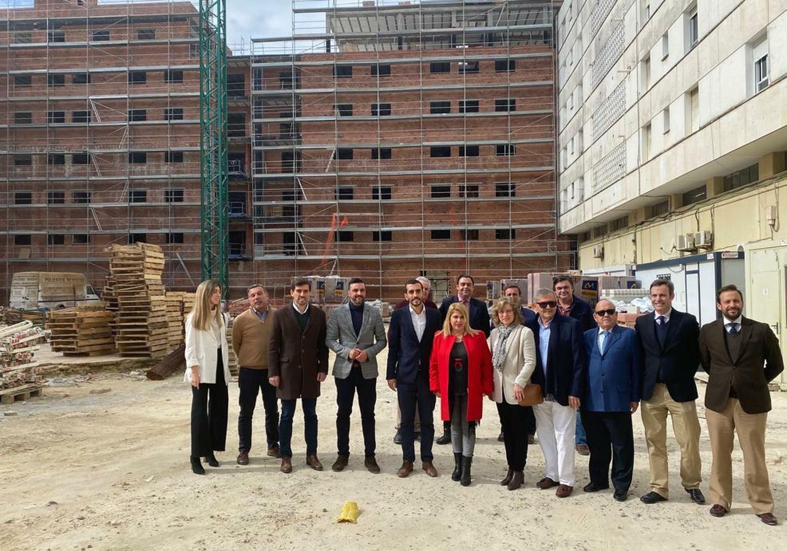 Acto de la ‘puesta de bandera’ de la promoción Jardín del Duque, en Madre de Dios.