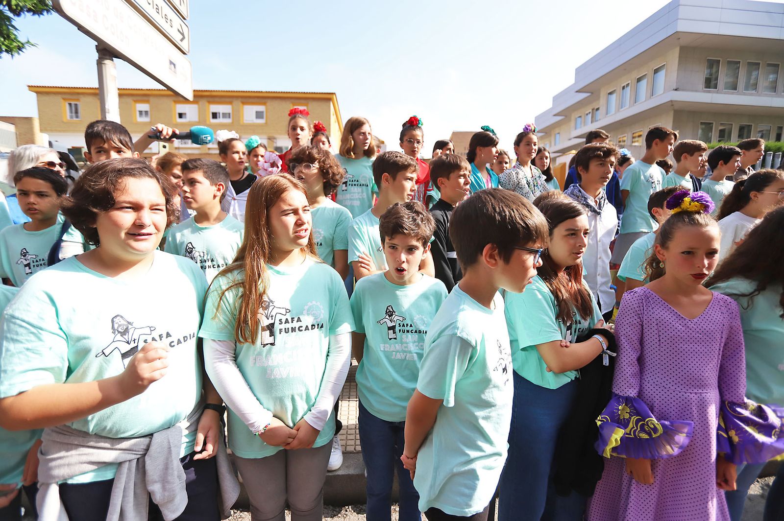 El Rocío 2023: Imágenes de la Hermandad de Emigrantes en su salida de Huelva