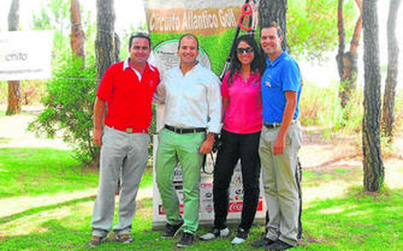 Representantes del club de Islantilla y de la organización del Circuito Atlántico, antes del torneo.