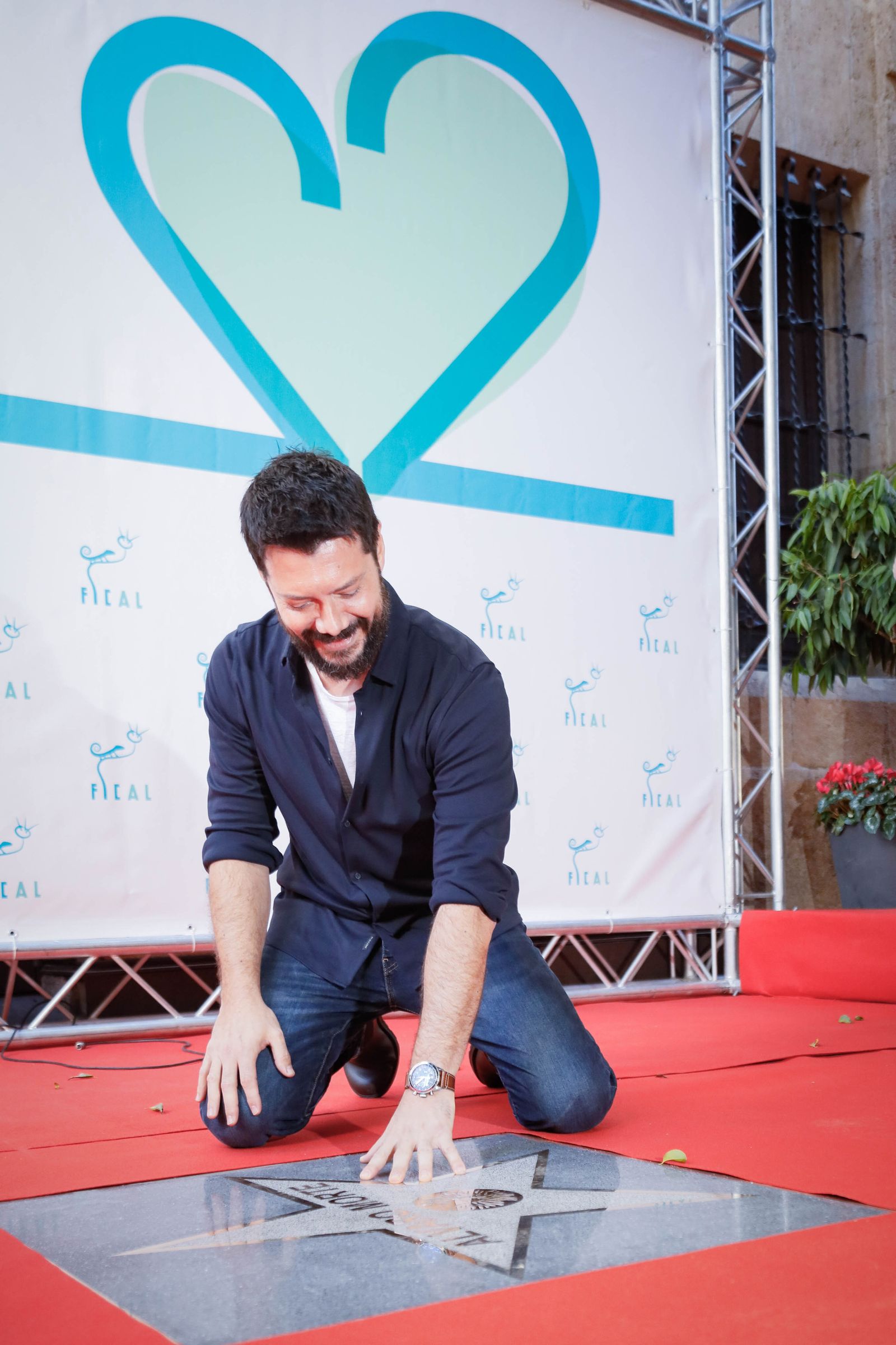 Imágenes en el paseo de la fama de Álvaro Morte