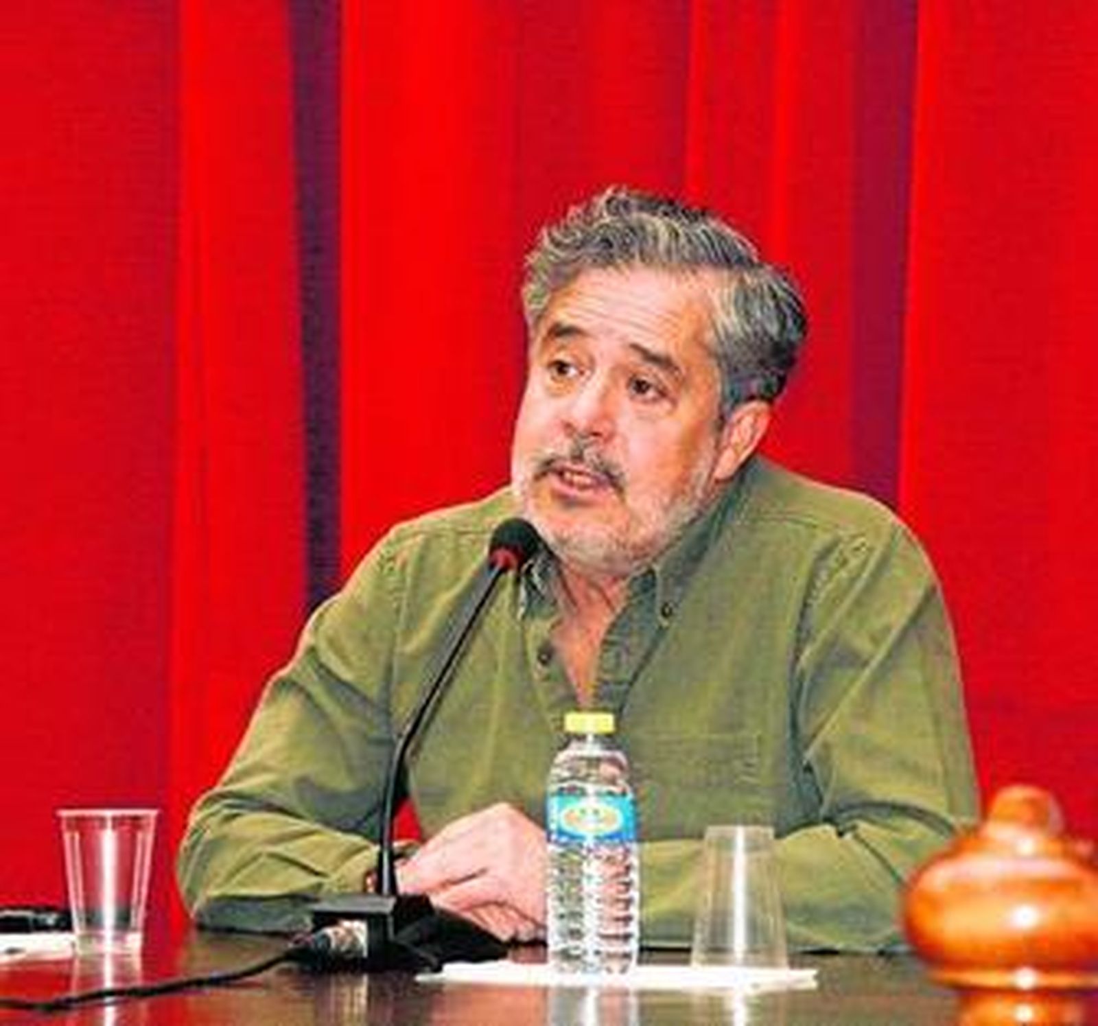 Carlos Iglesias, ayer en el Instituto Celia Viñas.