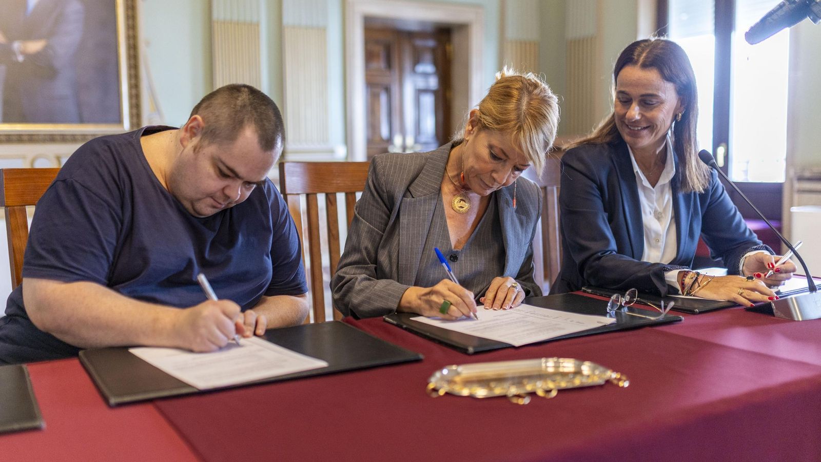 Firma de los contratos de alquiler.