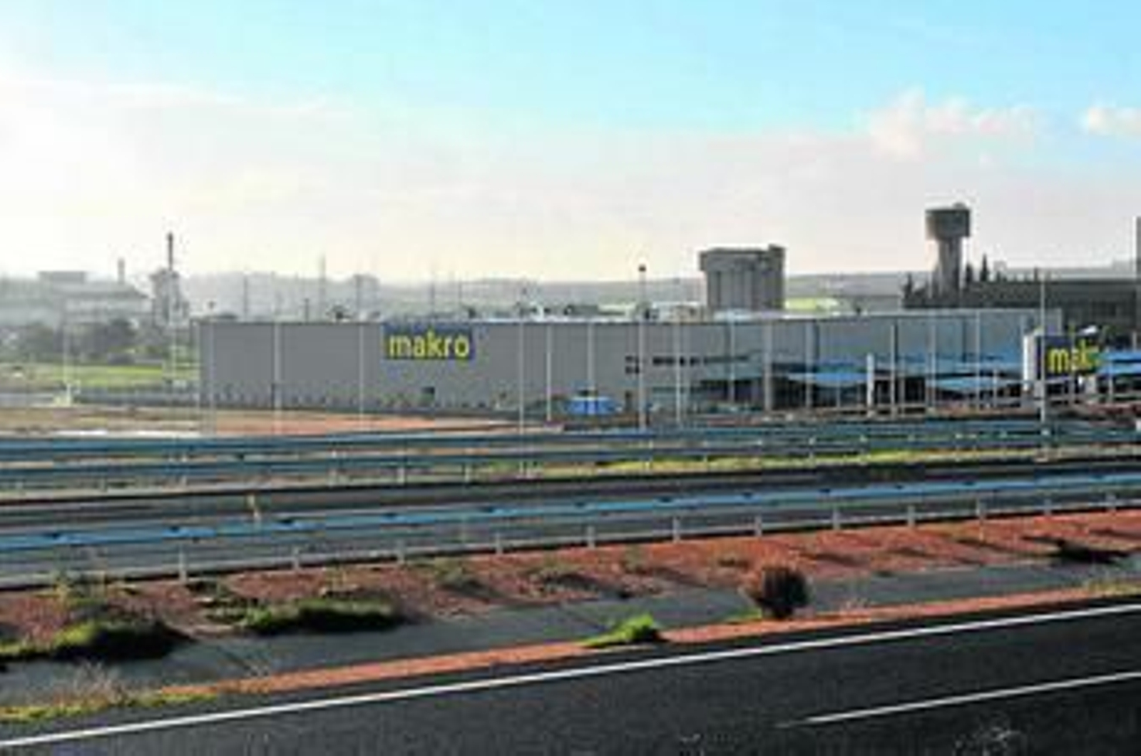 Panorámica del parque comercial, donde se encuentra el Makro de Alcalá de Guadaíra.