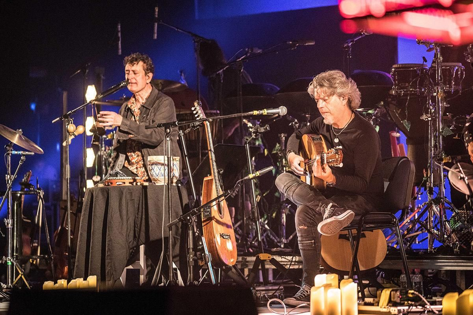 Manolo García durante el concierto acústico ofrecido el jueves en el Teatro Auditorio de Roquetas.