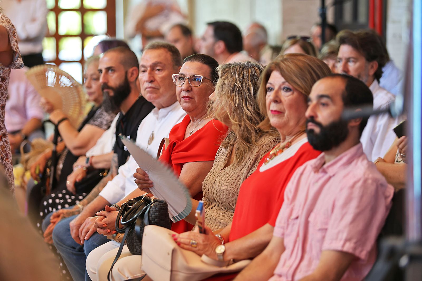 Imágenes de la celebración del primer aniversario del Gobierno Local de Pilar Miranda en el consistorio onubense.