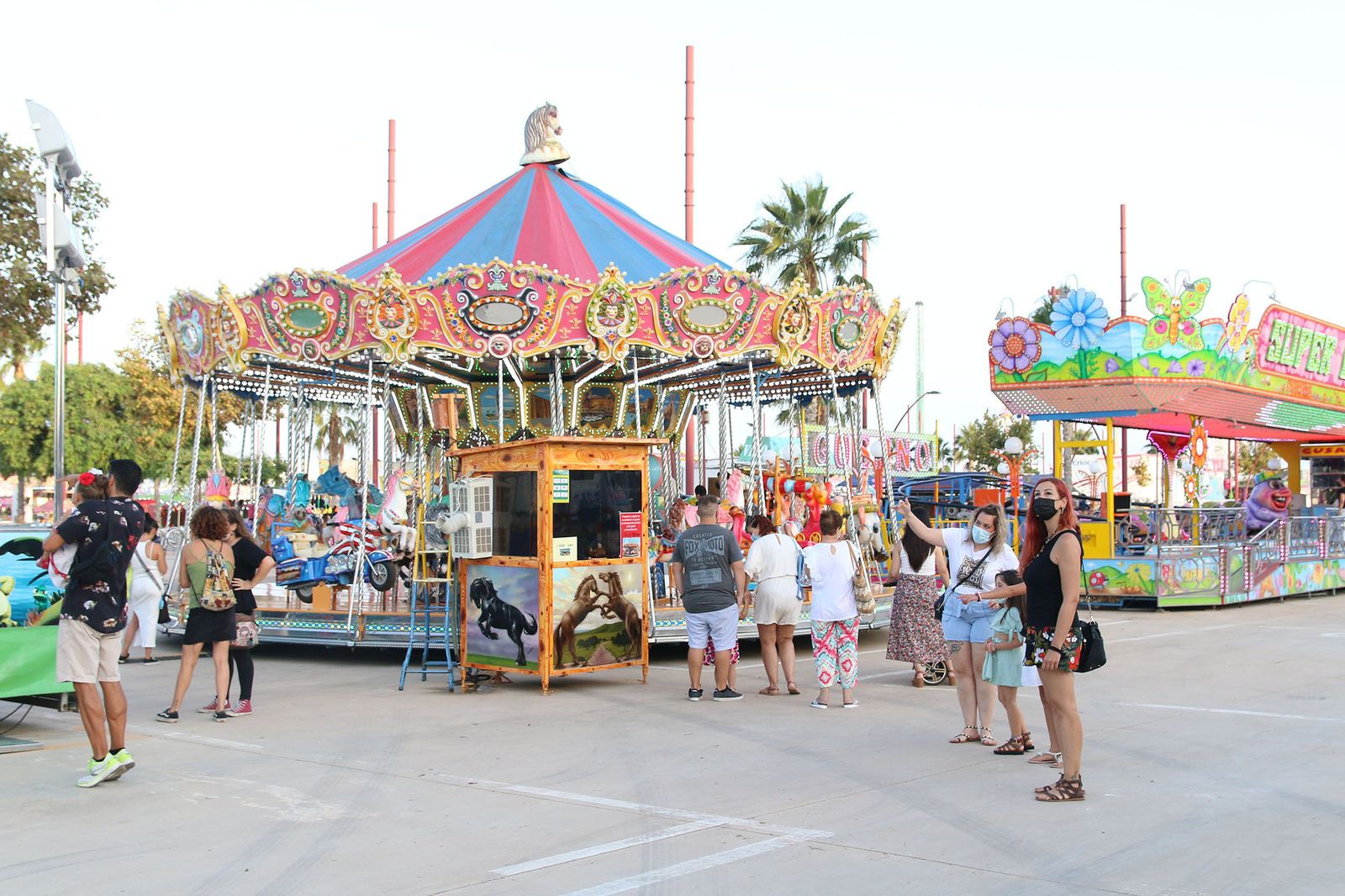 Primer día de cacharricos en una reducida Feria de Almería 2021
