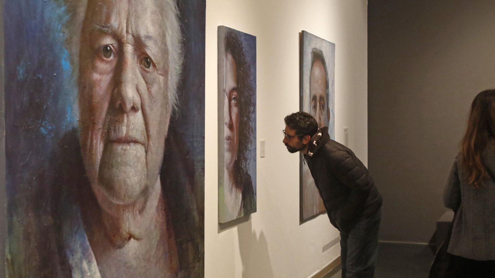 'Atardecer', 'Amanecer' y 'Retrato sin nombre', de Rafael Cervantes.