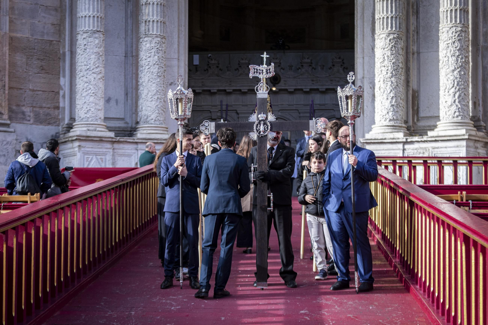 traslado columna semana santa cadiz 3.jpg