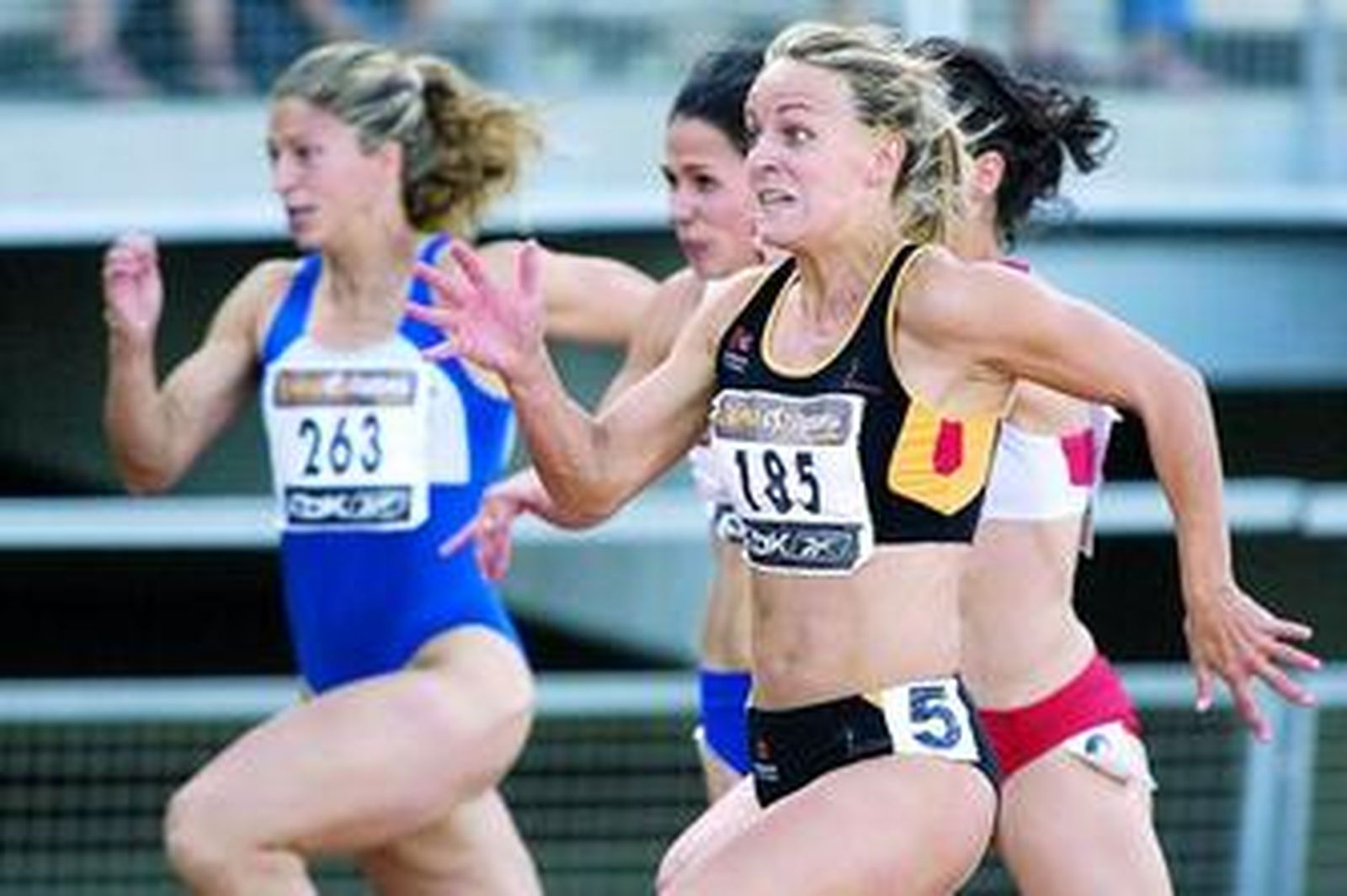 Belén Recio, en pleno esfuerzo durante su participación en la final de los 100 metros en la pista del CEIT de Tenerife.