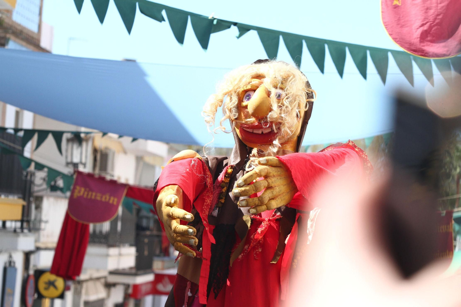 Imágenes del desfile de la XIX Feria Medieval del Descubrimiento, en Palos de la Frontera