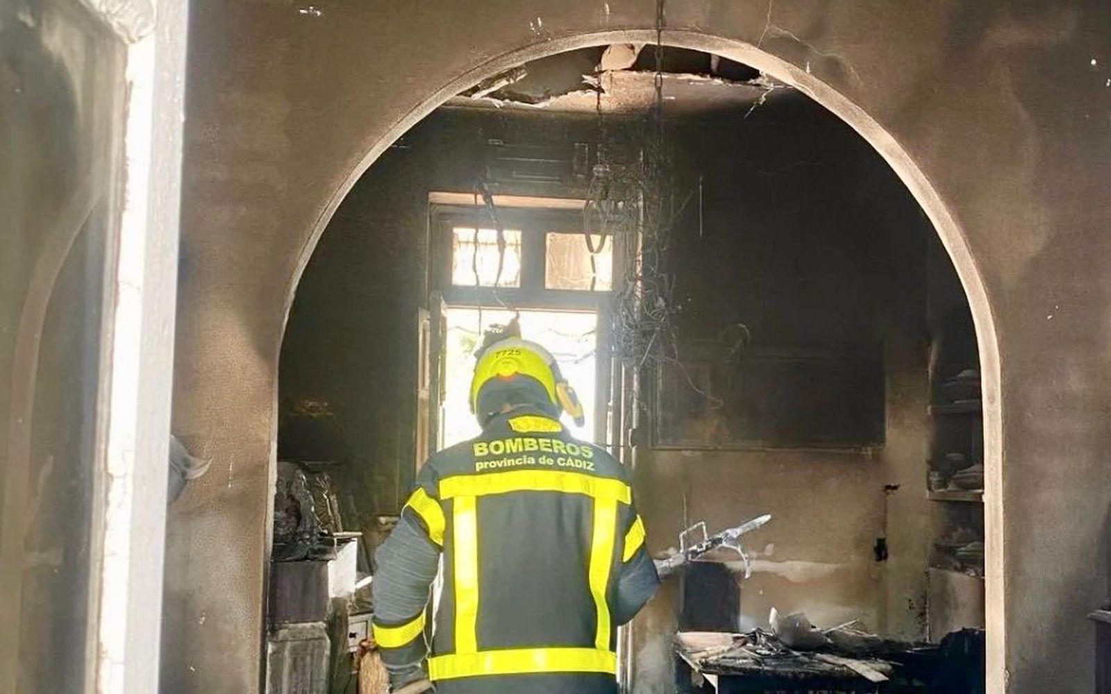 Un menor, herido con quemaduras en un incendio en el salón de una casa ...