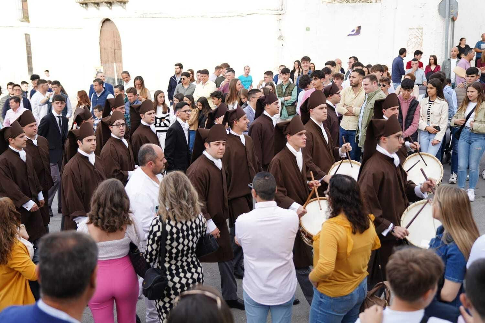 Martes Santo en Lucena: Las procesiones del Carmen, Servitas y Amor y Paz, en imágenes
